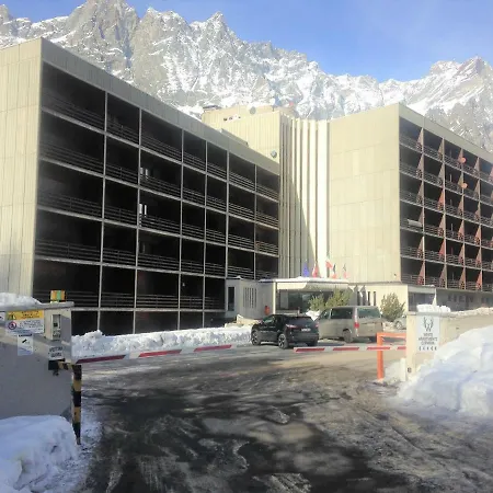 Апартаменти I Dadi Cielo Alto Cir Vda Valtournenche 0446 *